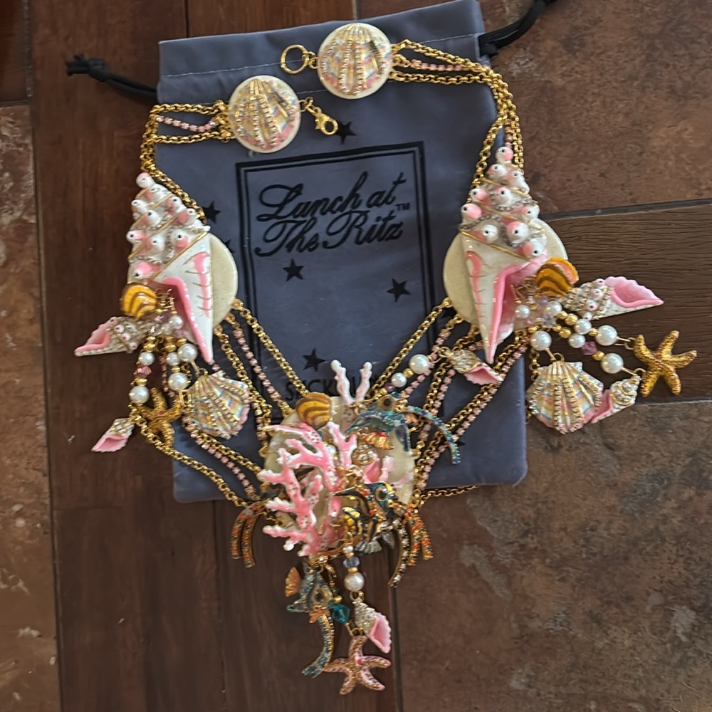 Lunch At The Ritz SEASHELL Necklace - Picture 8 of 14